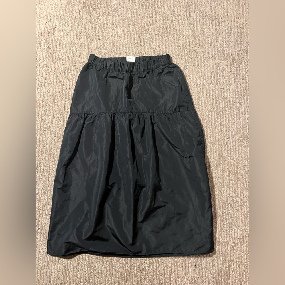 NWOT Aritzia Wilfred nylon midi skirt
